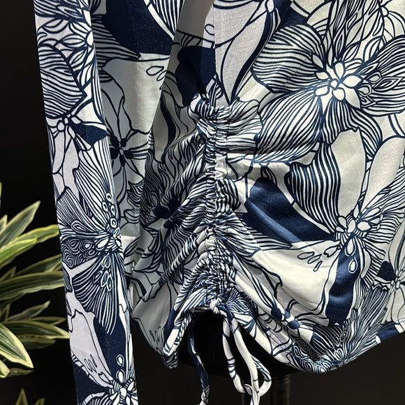 Stella Parker UPF 30+ sun protection,long sleeve tie up side ruching pattern top - Picture 3 of 11